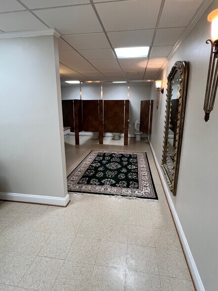 More Photos Of 313 N Main St, Simpsonville Freestanding For Sale