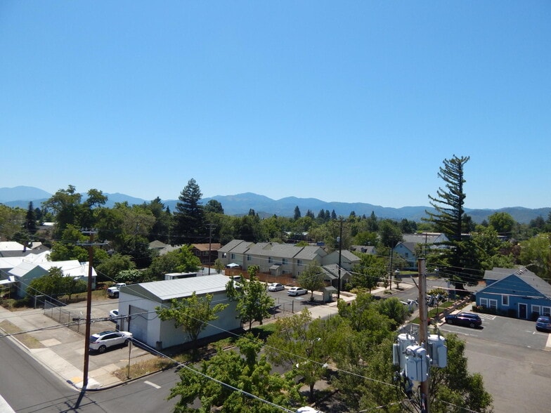 More Photos Of 327 S Fir St, Medford Warehouse For Sale