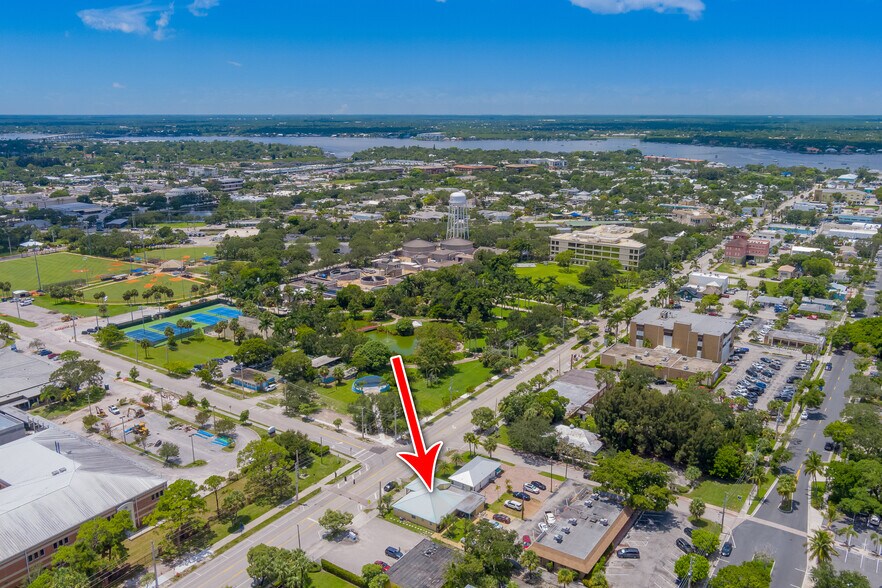 More Photos Of 407 SE Ocean Blvd, Stuart Storefront Retail Office For Lease