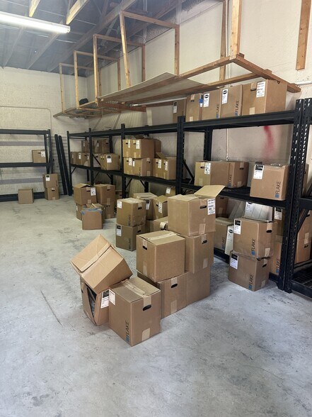 More Photos Of 1602 Market Cir, Port Charlotte Warehouse For Lease