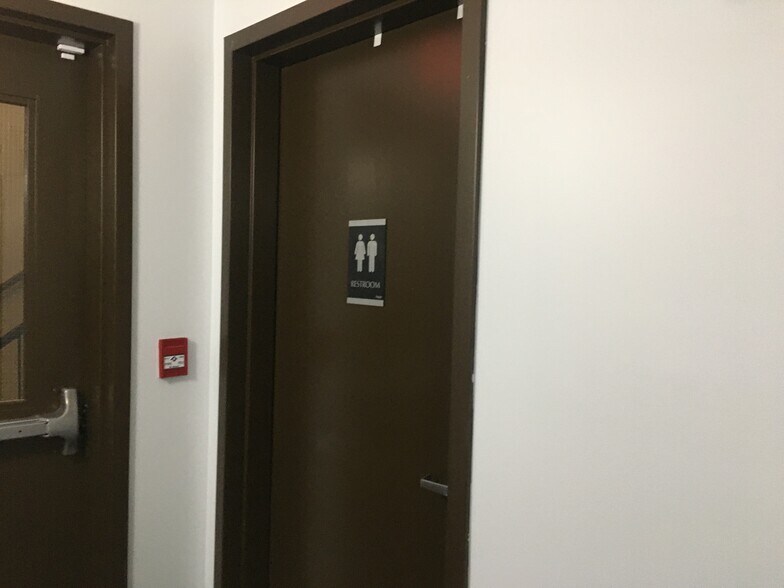 More Photos Of 6108 Bowness Rd NW, Calgary Office For Sale