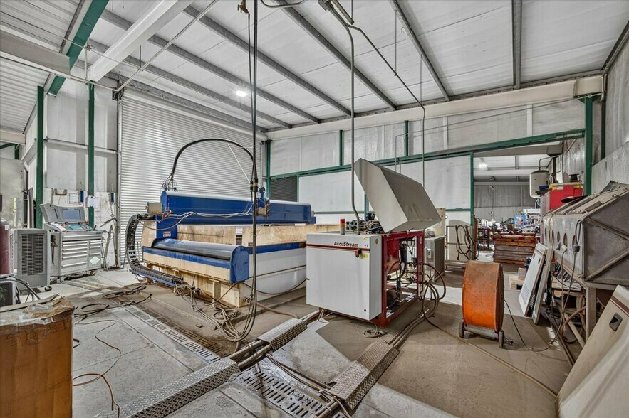 More Photos Of 149 Ashland ave, Lindsay Industrial For Sale