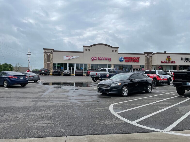 More Photos Of 919 W Main St, Durant Unknown For Lease