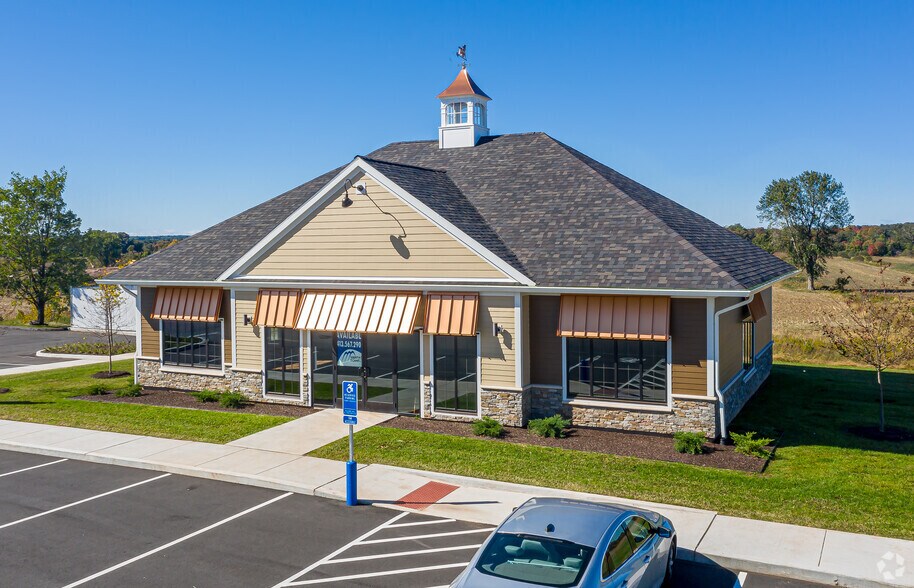 More Photos Of 140 West Rd, Ellington Freestanding For Lease