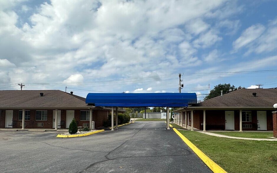 More Photos Of 1500 Edmonton Rd, Tompkinsville Hotel For Sale