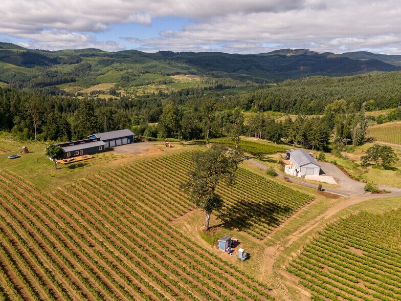 More Photos Of 12000 NW Old Wagon Rd, Carlton Winery Vineyard For Sale