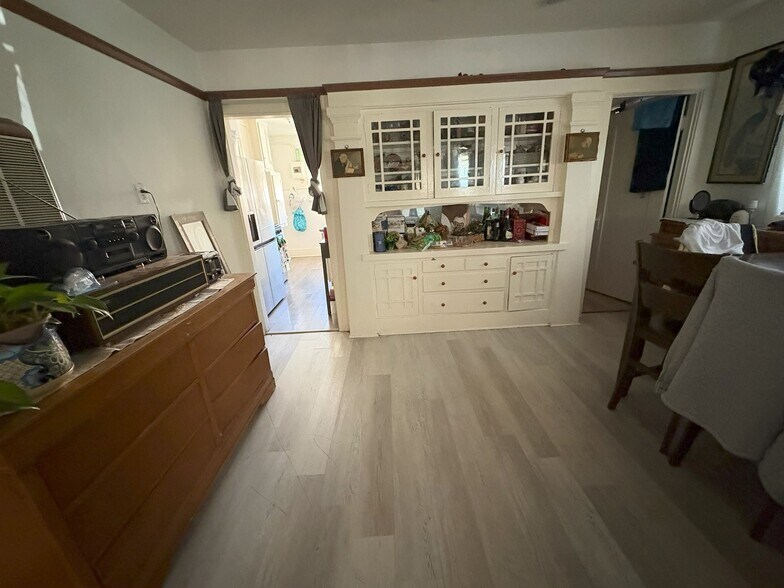 More Photos Of 617 W 3rd St, Long Beach Multifamily For Sale