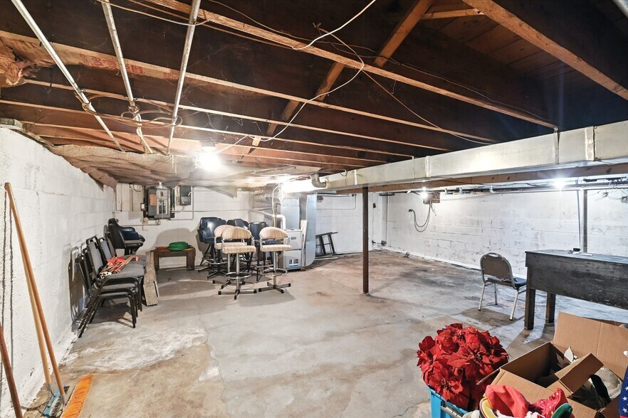 More Photos Of 451 Grace St, Mansfield Bar For Sale
