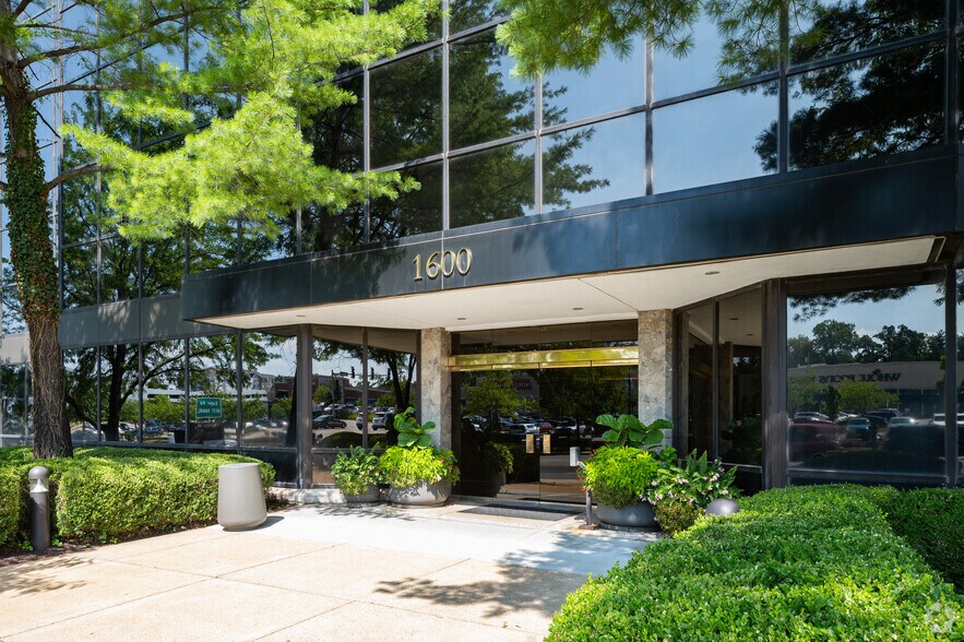 More Photos Of 1600 S Brentwood Blvd, Brentwood Office For Sale
