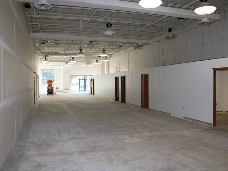 More Photos Of 7-75 W Scott St, Fond Du Lac General Retail For Sale