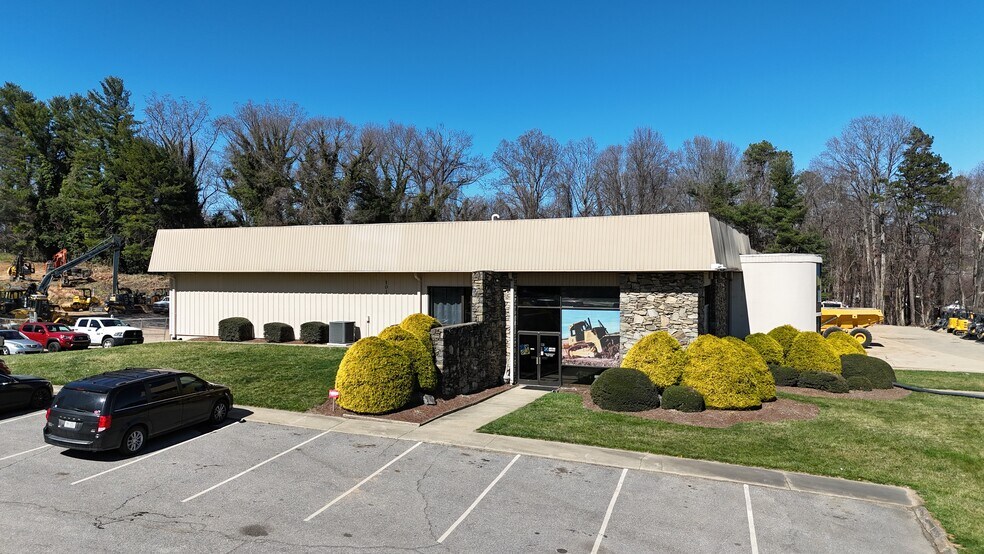 More Photos Of 101 Bruce Rd, Asheville Distribution For Lease