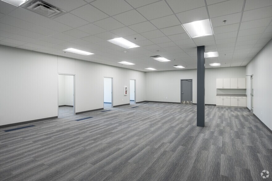 More Photos Of 2004 Moore Duncan Hwy, Moore Manufacturing For Lease