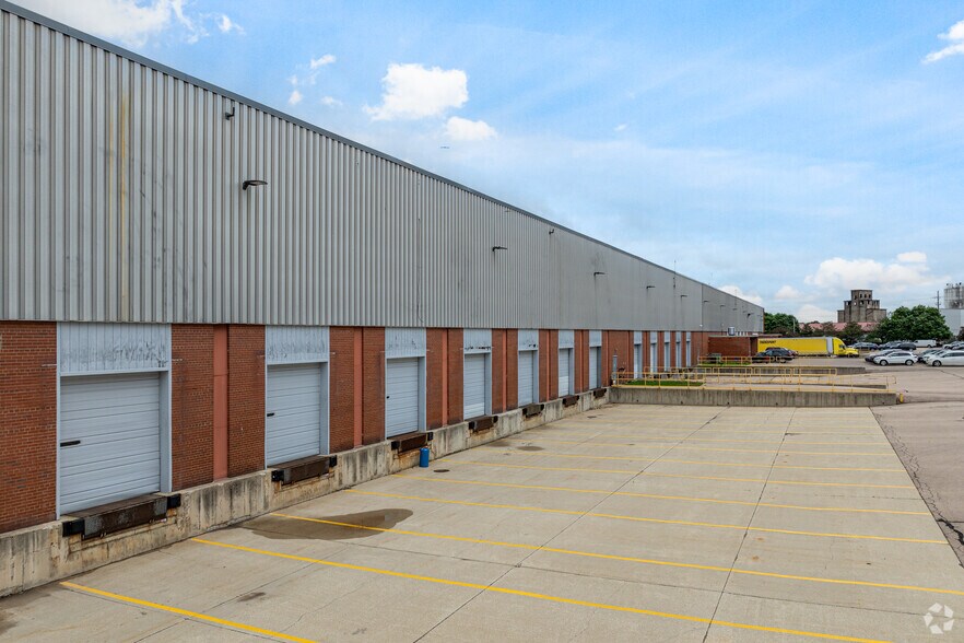 More Photos Of 900 Knell Rd, Montgomery Distribution For Lease