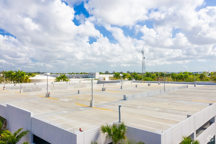 More Photos Of 1700 N University Dr, Plantation Office For Lease