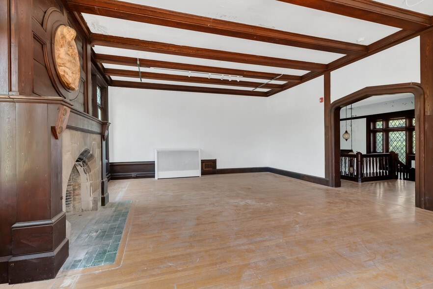 More Photos Of 51 Trumbull St, New Haven Office For Sale