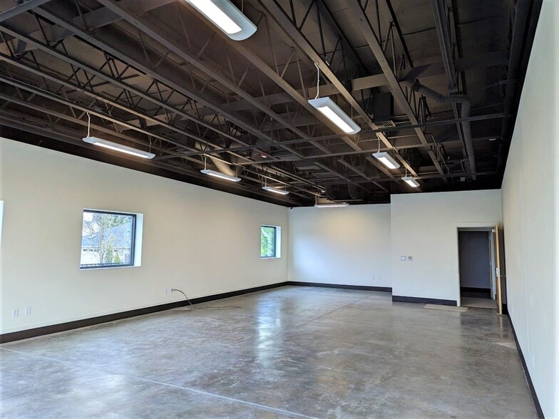 More Photos Of 10706 NW Lakeshore Ave, Vancouver General Retail For Lease