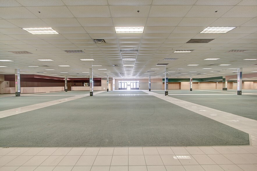 More Photos Of 8603 W Brown Deer Rd, Milwaukee Storefront For Lease