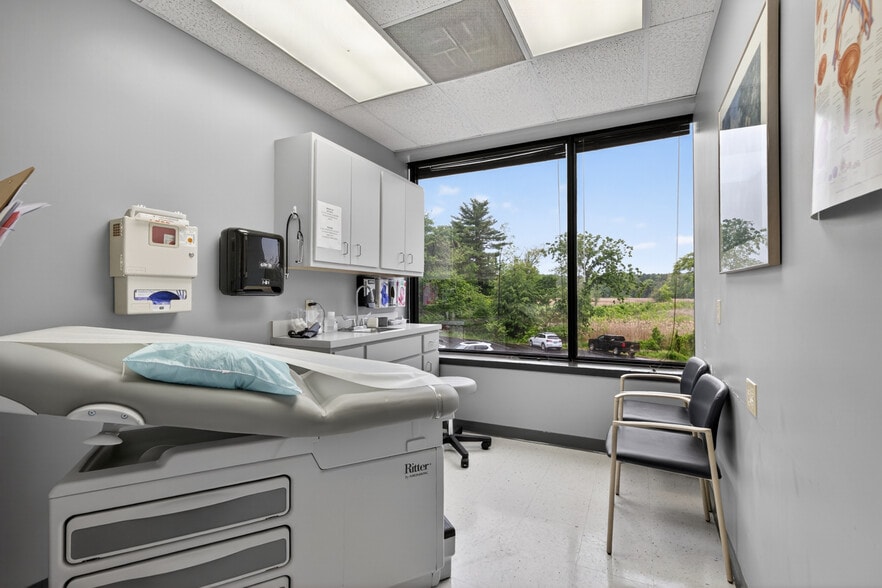 More Photos Of 330 Borthwick Ave, Portsmouth Medical For Sale