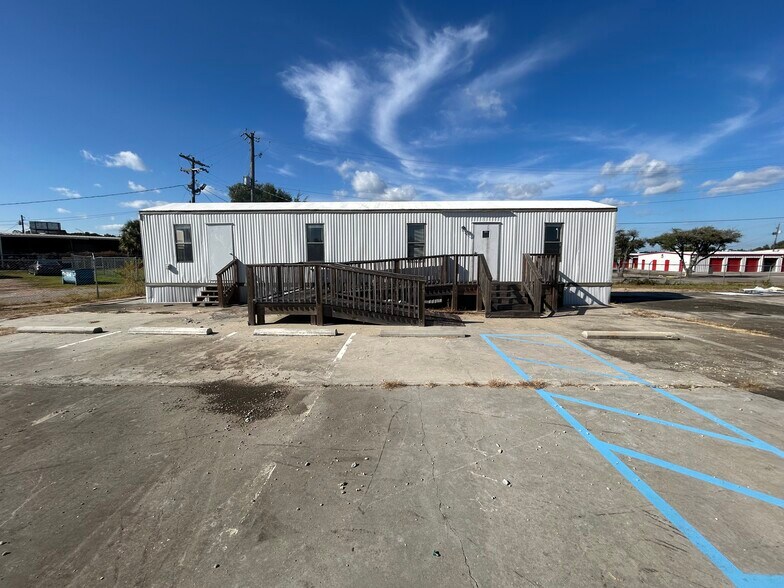 More Photos Of 721 Lakeside Dr, Mobile Land For Lease