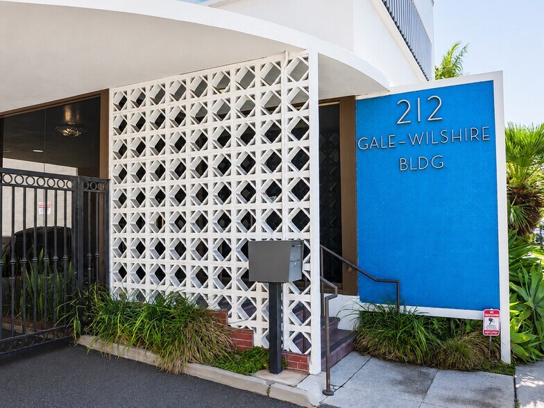 More Photos Of 212 S Gale Dr, Beverly Hills Office For Lease