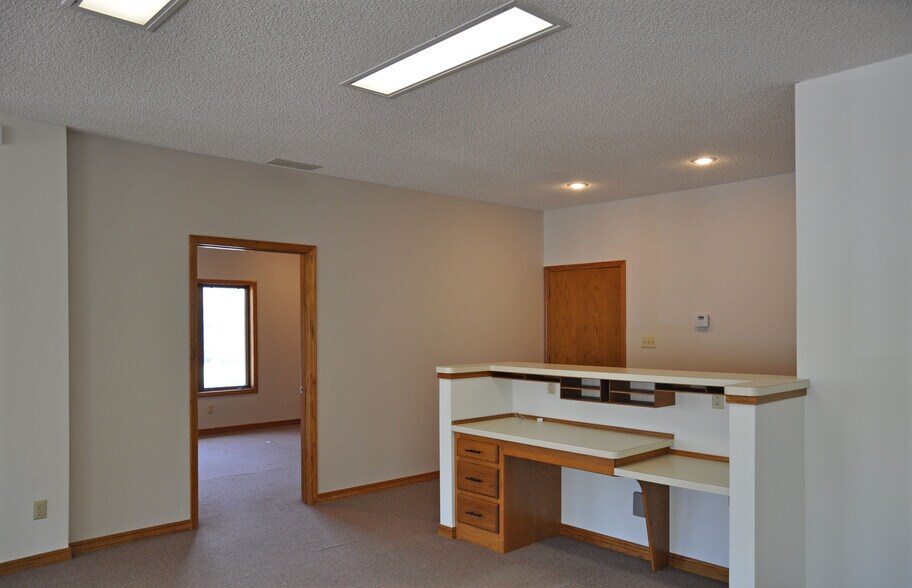 More Photos Of Shunga Creek Office, Topeka Office For Sale