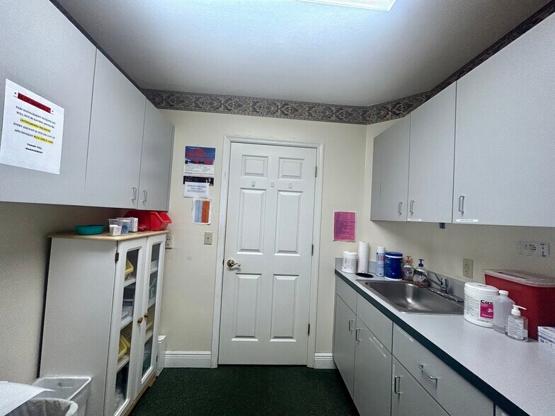 More Photos Of 5939 Virginia, New Port Richey Medical For Sale