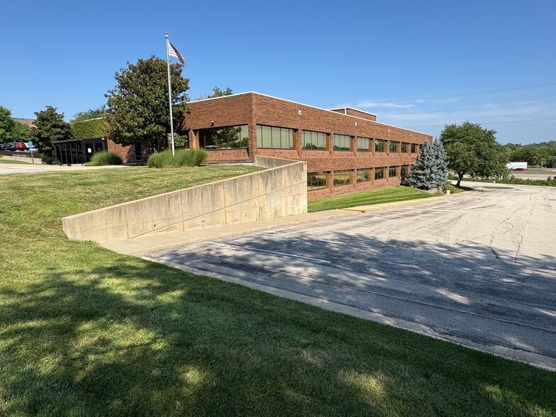 More Photos Of 4370 W 109th St, Overland Park Office For Lease