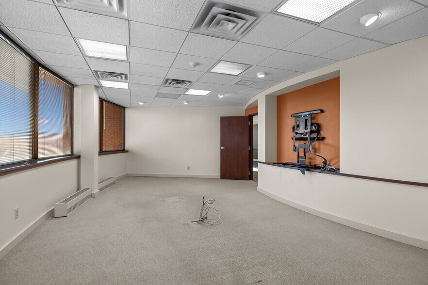 More Photos Of 667 Welsh Rd, Huntingdon Valley Loft Creative Space For Sale