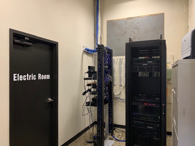 More Photos Of 345 Memorial Dr, Crystal Lake Showroom For Sale