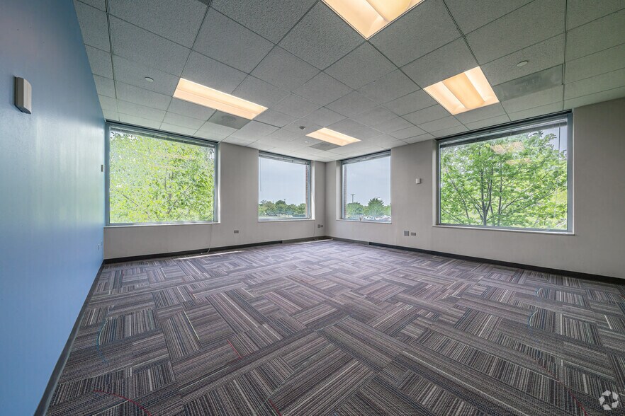 More Photos Of 215 W Diehl Rd, Naperville Office For Sale