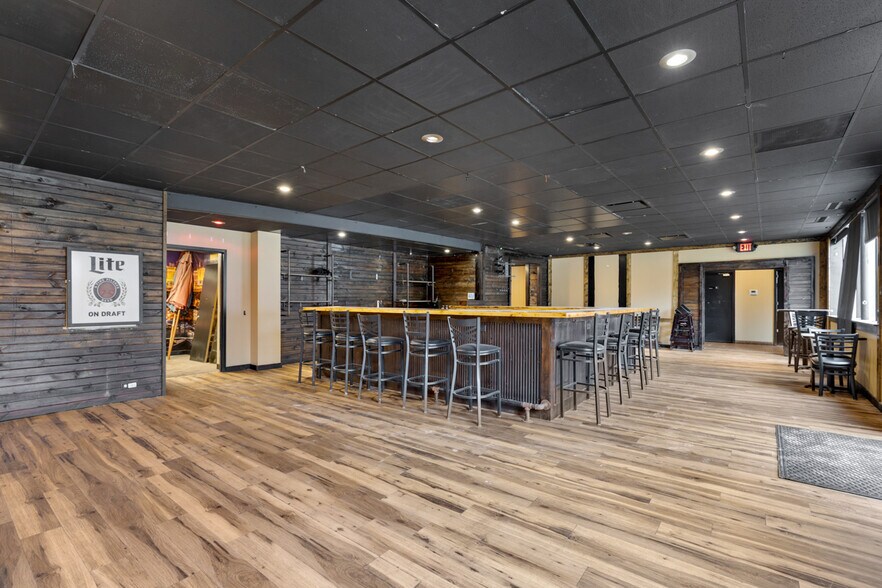 More Photos Of 700 Northwest Hwy, Fox River Grove General Retail For Sale