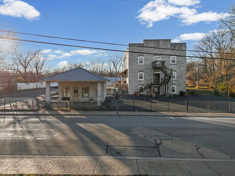 More Photos Of 305 N Main St, Ste Genevieve Storefront Retail Residential For Sale