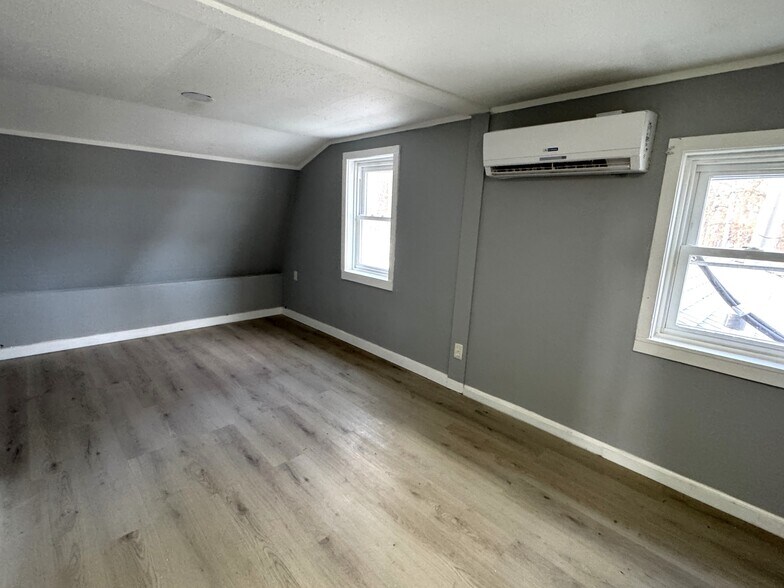 More Photos Of 35 Neslo Dr, Nesconset Flex For Lease