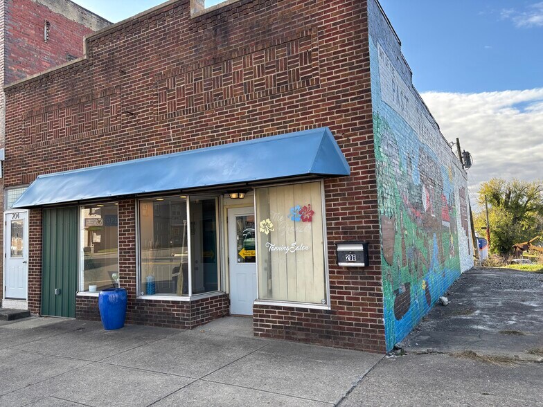 More Photos Of 206 W Main St, Mc Arthur Flex For Sale