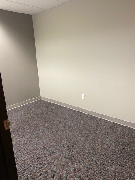 More Photos Of 2720 Superior Dr NW, Rochester Office For Lease