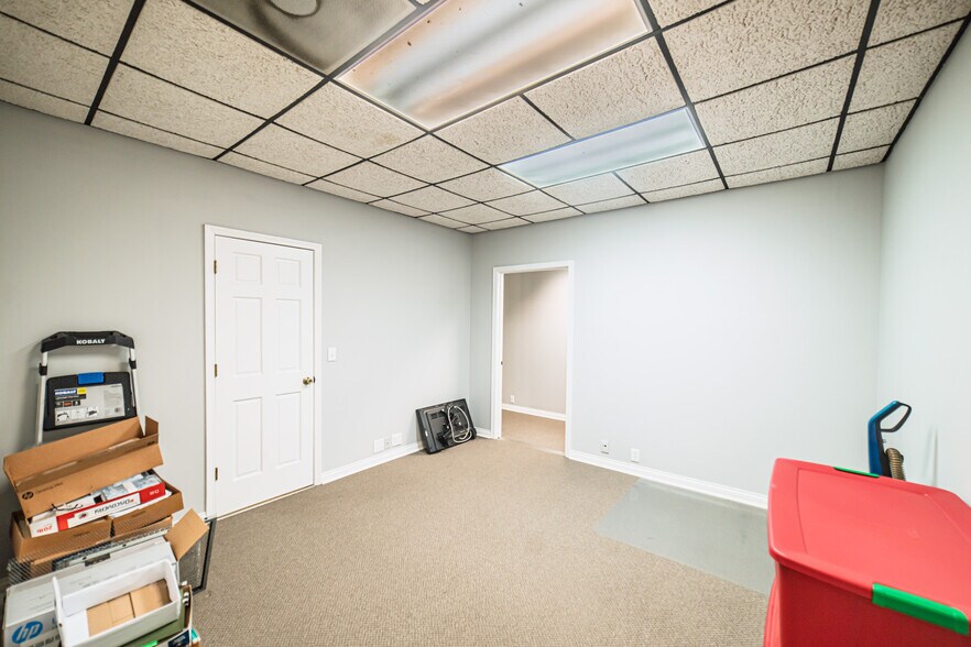 More Photos Of 3140 Parisa Dr, Paducah Office For Sale
