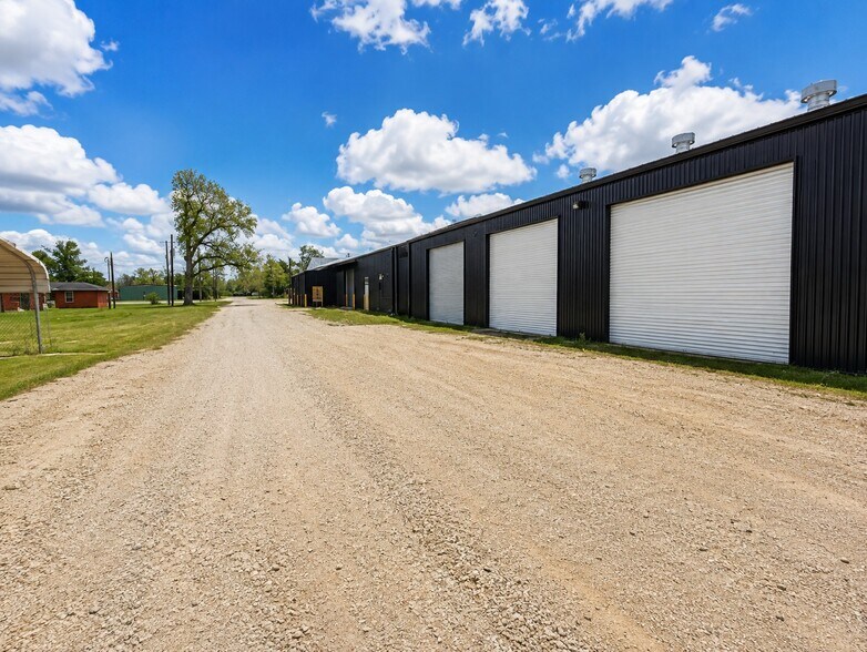Primary Photo Of 2313 N Richmond Rd, Wharton Showroom For Lease