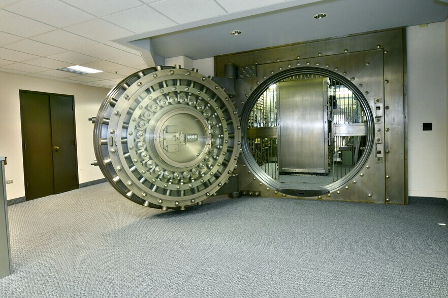 More Photos Of 108 Main Ave SW, Warren Office Residential For Lease