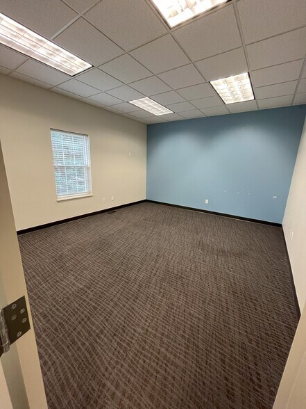 More Photos Of 2232-2244 Centennial Rd, Toledo Office For Lease