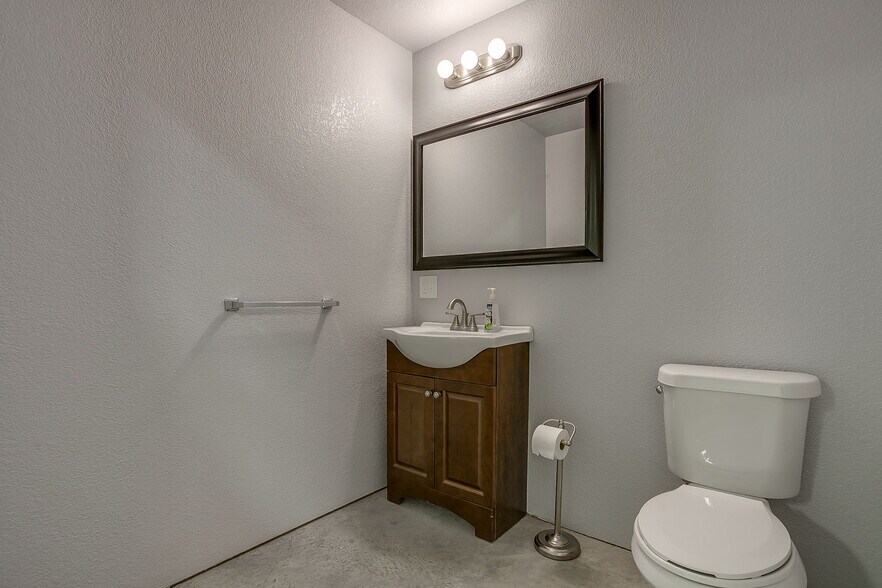 More Photos Of 13300 Cleburne Hwy, Cresson Industrial For Sale