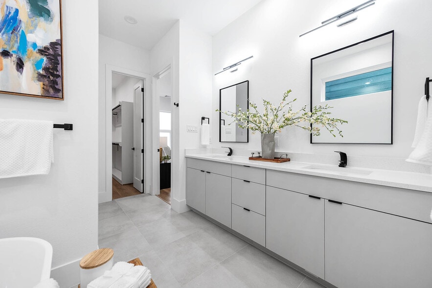 More Photos Of 313 N Nagle St, Houston Multifamily For Sale