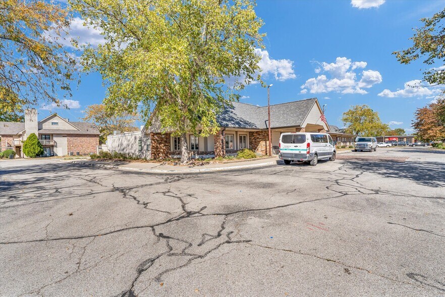 More Photos Of 1907 N Cunningham Ave, Urbana Hotel For Sale