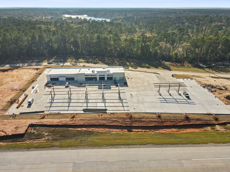 More Photos Of I-45 South, Huntsville Storefront Retail Office For Lease