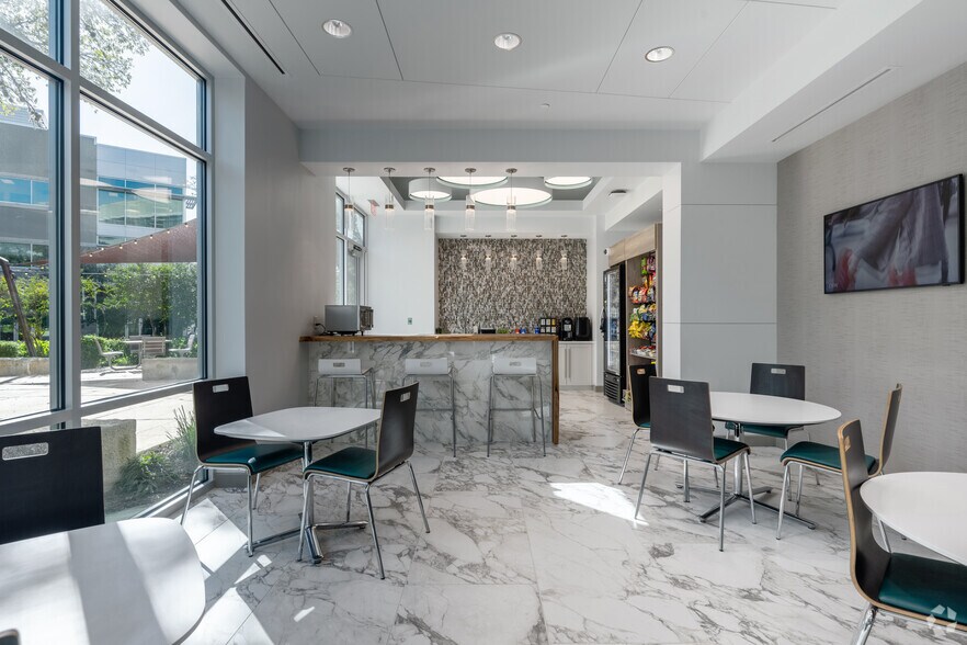 More Photos Of 19122 N US Highway 281, San Antonio Office For Lease