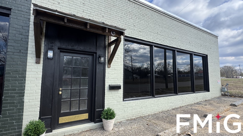 Primary Photo Of 604 W Cumming Ave, Opp Office For Lease