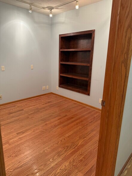 More Photos Of 325 W 2nd St, Hastings Loft Creative Space For Lease