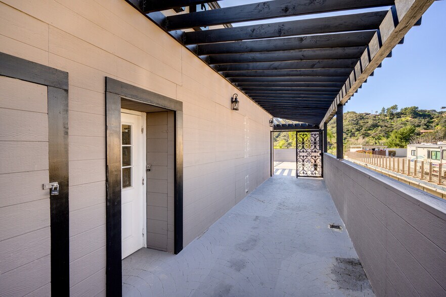 More Photos Of 6500 Foothill Blvd, Tujunga Restaurant For Sale