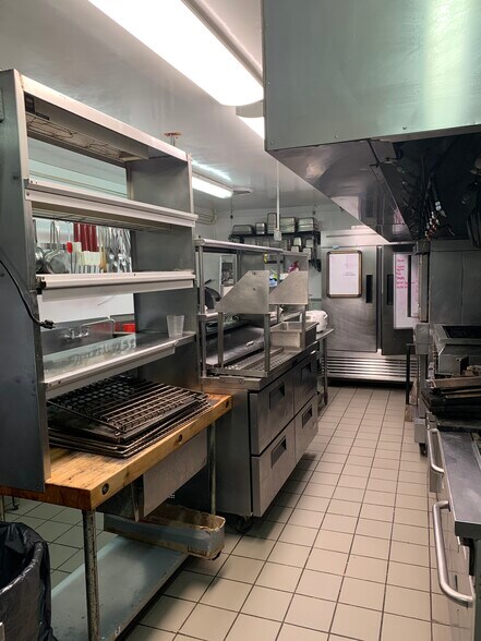 More Photos Of 307 N Broadway, Green Bay Restaurant For Sale