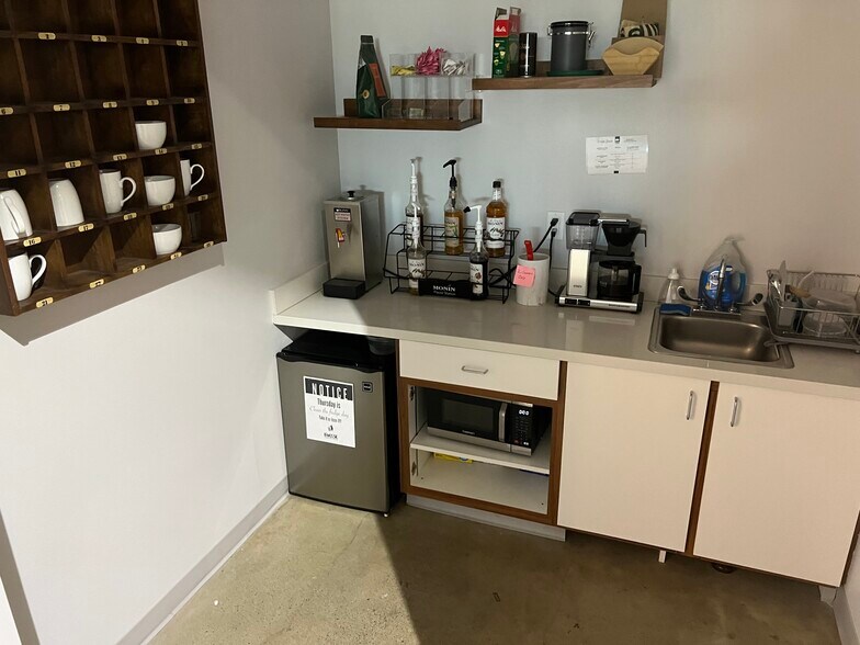 More Photos Of 2721 Cesar Chavez Blvd, Fresno Office For Lease