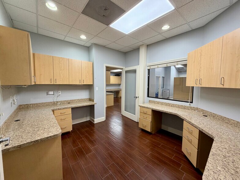 More Photos Of 4915 Ehrlich Rd, Tampa Medical For Sale